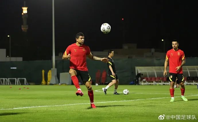 欧联-布莱顿1-0十人雅典AEK 佩德罗造点+点射制胜北京时间12月1日01:45，欧联小组赛第五轮布莱顿挑战雅典AEK的比赛，上半场弗格森低射造险，聚贝尔中柱，下半场若昂佩德罗造点+点射破门，加齐诺维奇直红，最终布莱顿客场1-0十人雅典AEK。